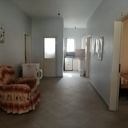 Xhelalit Large Ensuite *