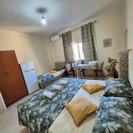 Xhelalit Large Ensuite *