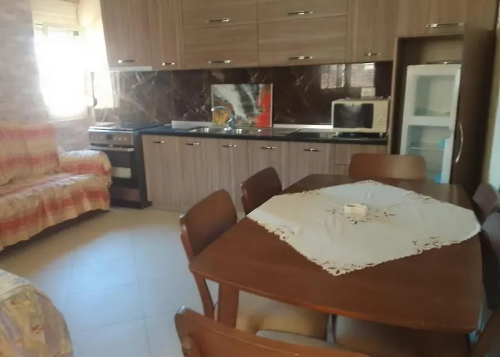 Xhelalit Large Ensuite Accommodatie bij particulieren