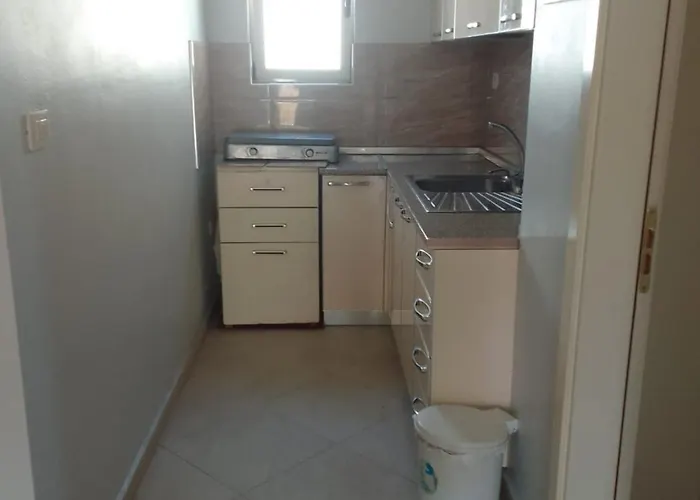 Xhelalit Large Ensuite Durrës